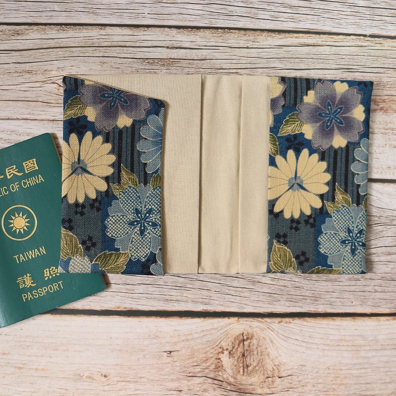 [Qiu Ju] Japanese oral fabric limited edition pure cotton fabric handmade passport cover passport holder passport bag - ที่เก็บพาสปอร์ต - ผ้าฝ้าย/ผ้าลินิน สีน้ำเงิน