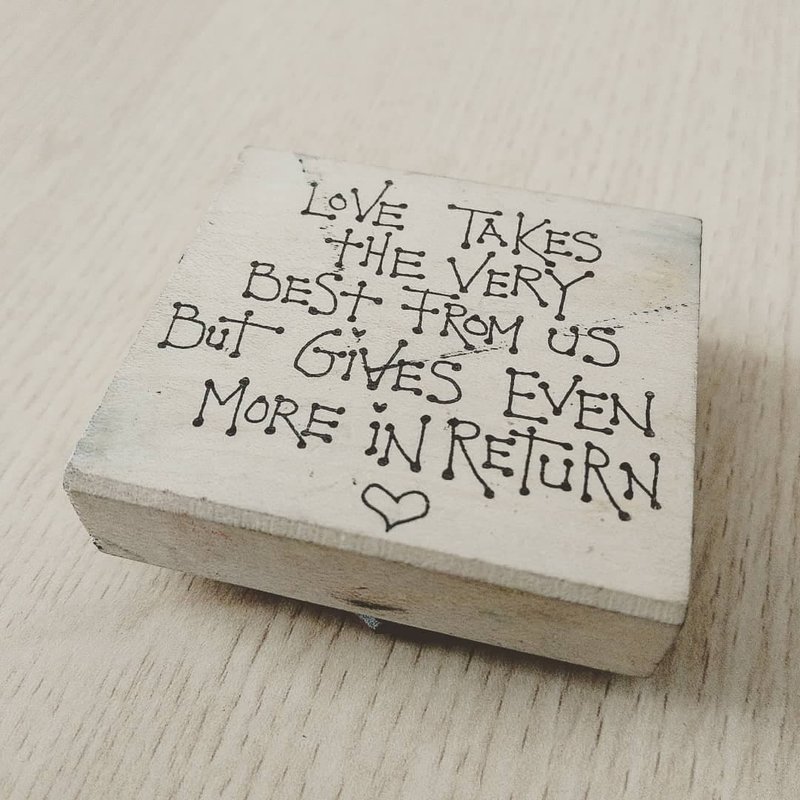 USA 1995 JUDITH "LOVE" Wooden Rubber Stamp - ตราปั๊ม/สแตมป์/หมึก - ไม้ สีกากี