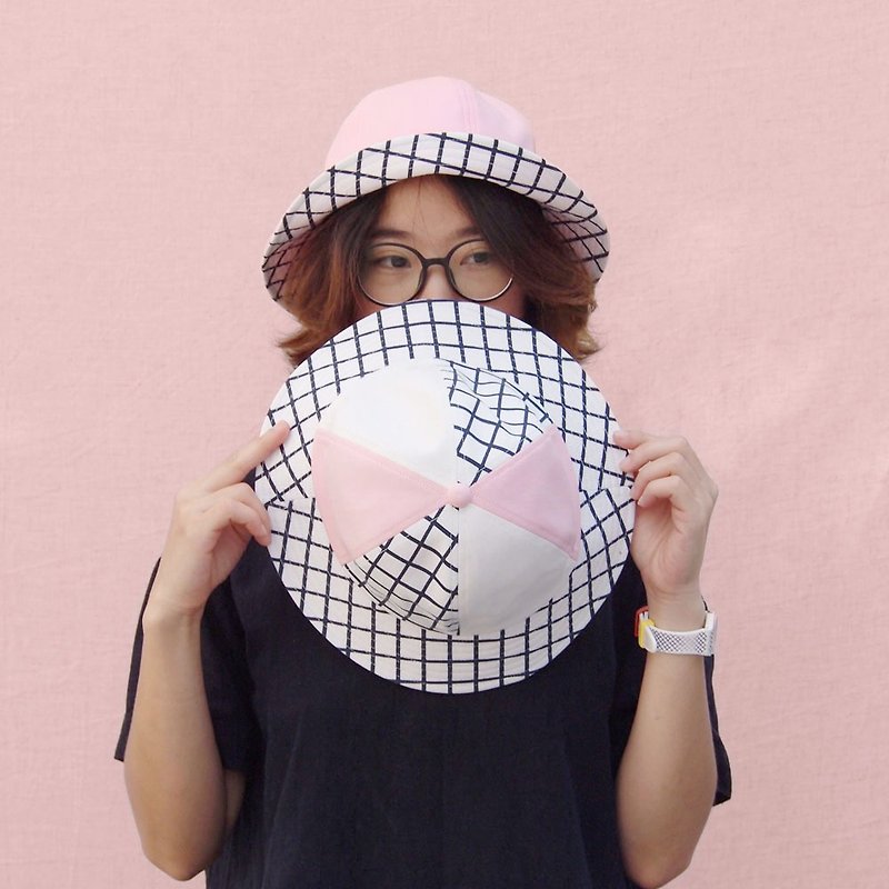 Couple bucket hats grid pattern pink and white colour  帽子 - หมวก - ผ้าฝ้าย/ผ้าลินิน สึชมพู
