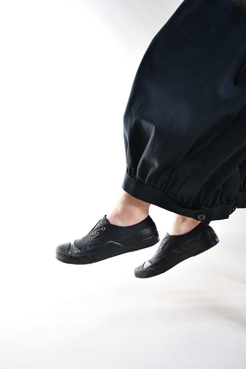 雨天不怕防水鞋七折免運-不完美的外觀-休閒鞋 FREE+ 亮漆黑 - 女款休閒鞋 - 聚酯纖維 黑色