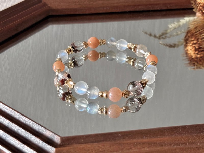 Between Light and Twilight/14K Gold Natural Crystal Energy Bracelet/Customized Gift - สร้อยข้อมือ - คริสตัล 