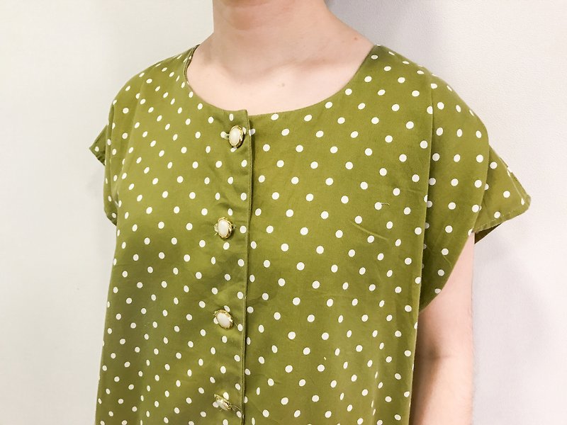 …｛DOTTORI :: TOP｝Lawn Green Sleeveless Top with White Dots - เสื้อผู้หญิง - เส้นใยสังเคราะห์ สีเขียว
