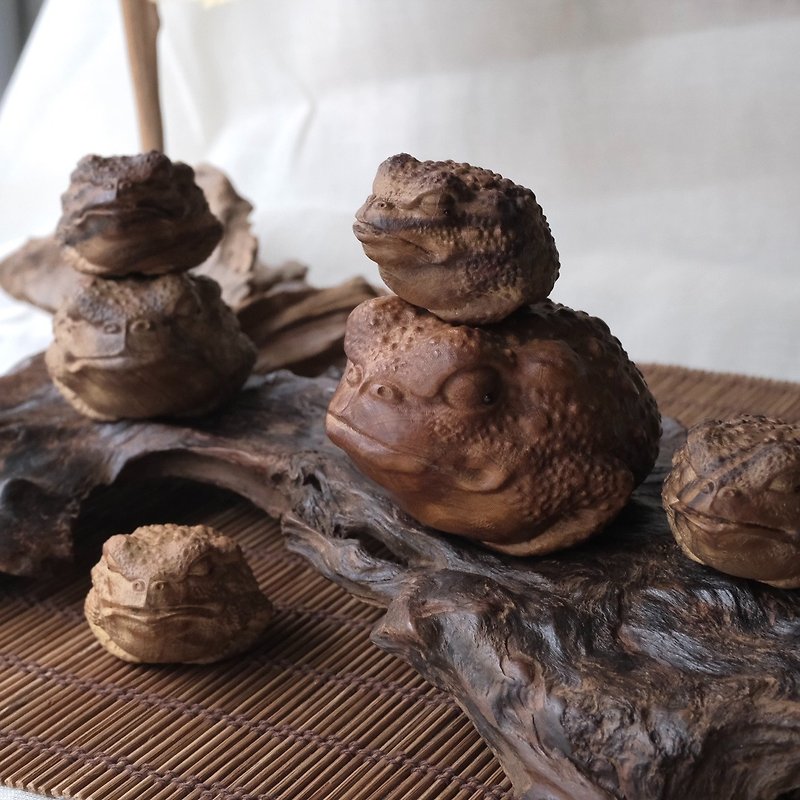 wood toad decoration - Items for Display - Wood Brown