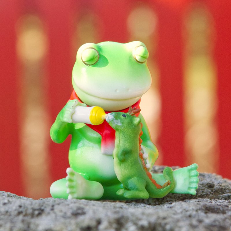 青蛙正在喂龍、這龍是屬於龍年生肖的小寶寶 - 擺飾/家飾品 - 塑膠 綠色