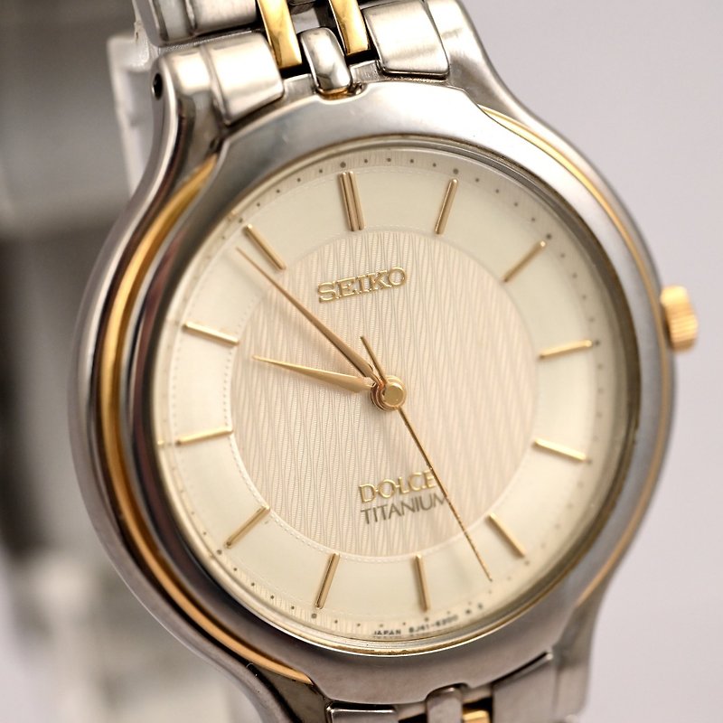 【SEIKO】ヴィンテージ セイコー ドルチェ ユニセックス クォーツ腕時計 Ref.8J41-6120 31mm チタニウム ライトゴールド 日本発送 - 腕時計 - 金属 ゴールド