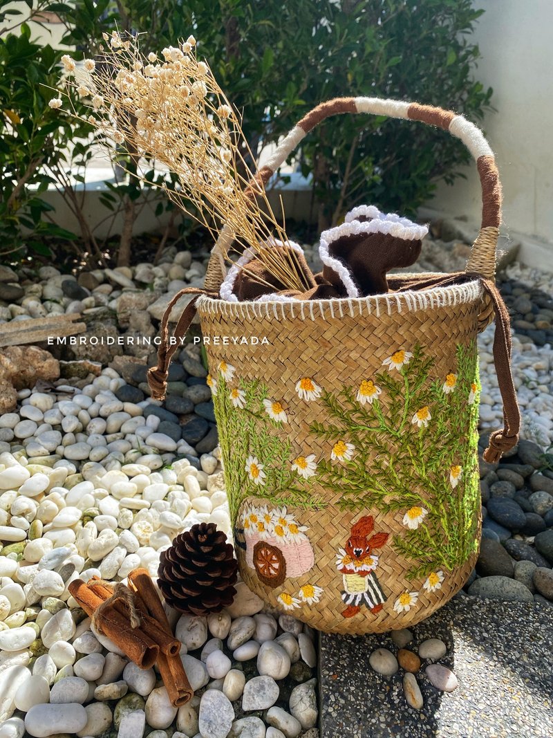 Hand-embroidered Krajood bag around the whole leaf, crocheted, lining, drawstring. - 手提包/手提袋 - 繡線 