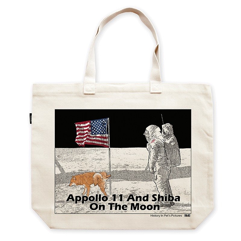 AMO®Original Larage Shoulder Tote Bags/AKE/Appollo 11 and Shiba on the Moon - กระเป๋าแมสเซนเจอร์ - ผ้าฝ้าย/ผ้าลินิน 