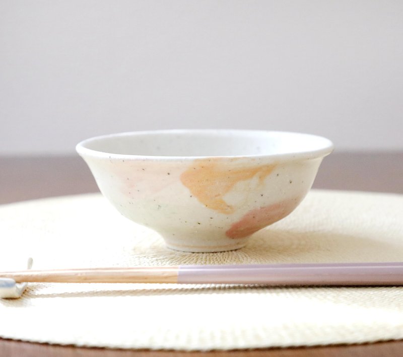 白御影土と色化粧の飯碗 春色 ２ - 碗 - 陶 白色