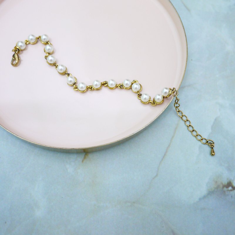 European simple and versatile pearl bracelet - Bracelets - Other Metals White