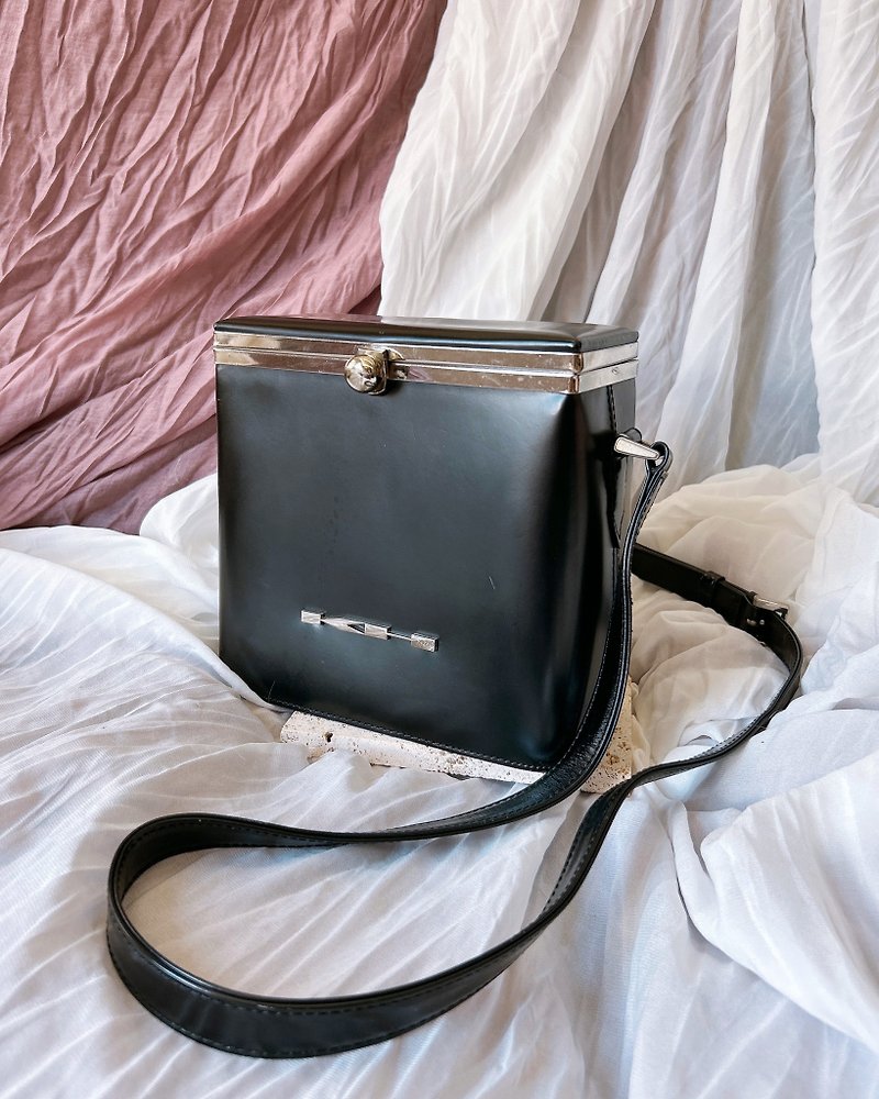 [Middle Age Bag Vintage] Katherine Hamnett Black Box Antique Bag丨Side Back Slanted Back - Messenger Bags & Sling Bags - Genuine Leather Black