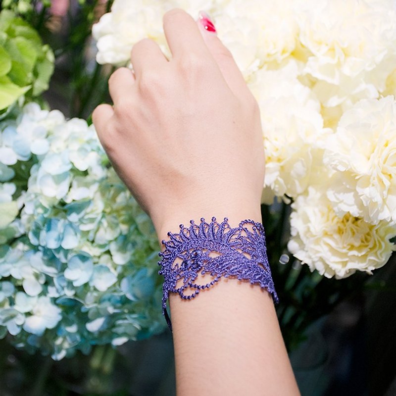 花葉低語刺繡手環  禮物 - 手鍊/手鐲 - 繡線 紫色