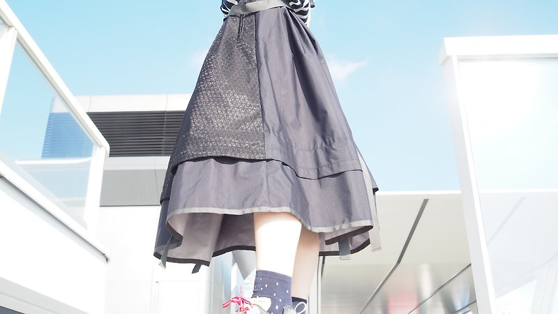 防疫時裝 | 未來風反光黑色三角形太空3D質感百搭層次兩穿傘裙子 - 裙子/長裙 - 其他材質 黑色