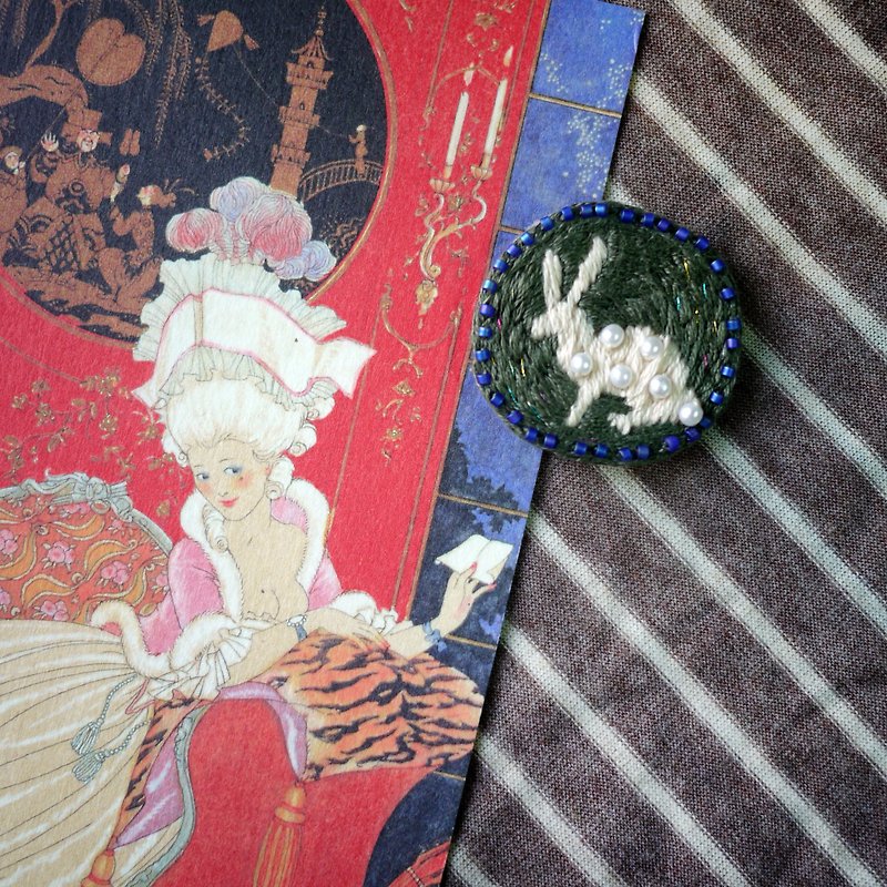 [Silver Rabbit] Hand-embroidered/pin brooch - เข็มกลัด - งานปัก สีเขียว