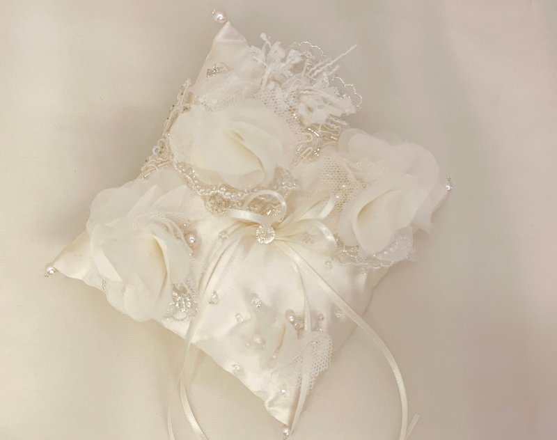 Lulian original adult elegant wedding ring pillow full of dignity - Other - Silk White