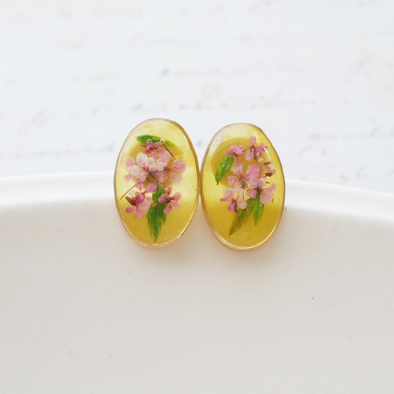 Pressed flower earrings - Earrings & Clip-ons - Resin Yellow