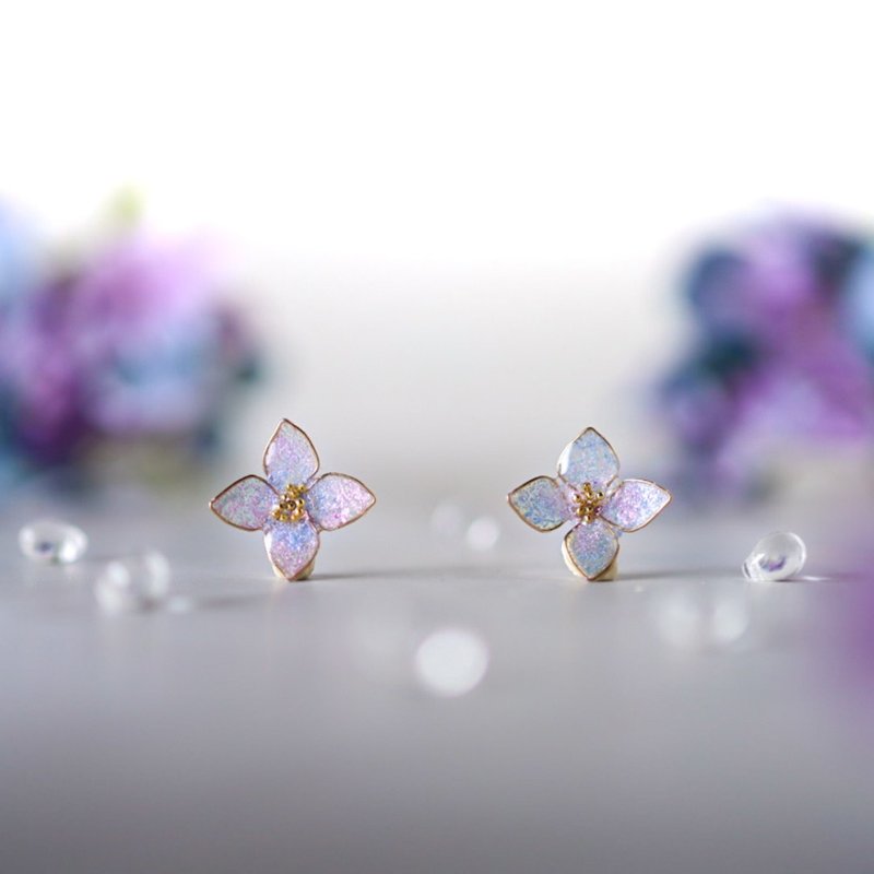 しっとり紫陽花の一輪ピアス　イヤリング - 耳環/耳夾/耳骨夾 - 樹脂 藍色