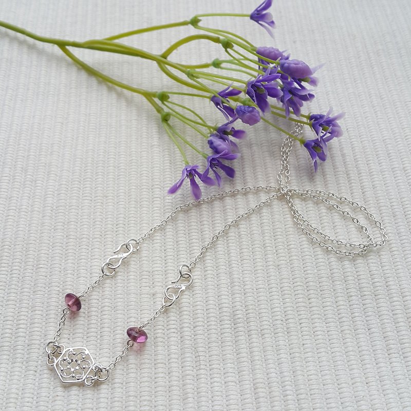 Vintage Crafted Flower Necklace  (Purple) - สร้อยคอ - วัสดุอื่นๆ สีม่วง