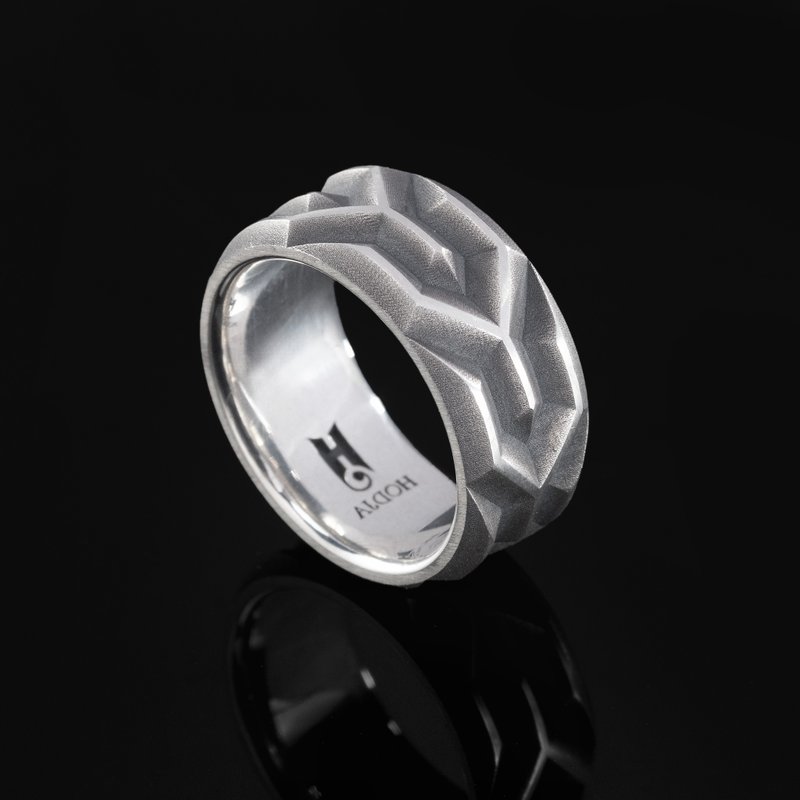 Göbeklitepe Handmade 925k Oxidized Sterling Silver Statement Ring - 戒指 - 純銀 