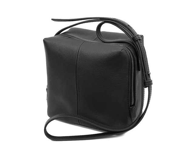美品　MATERIA イタリア製　牛革　ショルダーバッグ　本革　BK bag 黒 本革 ショルダーバッグ ブラック 黒 黒色 高級感 新品 お洒落