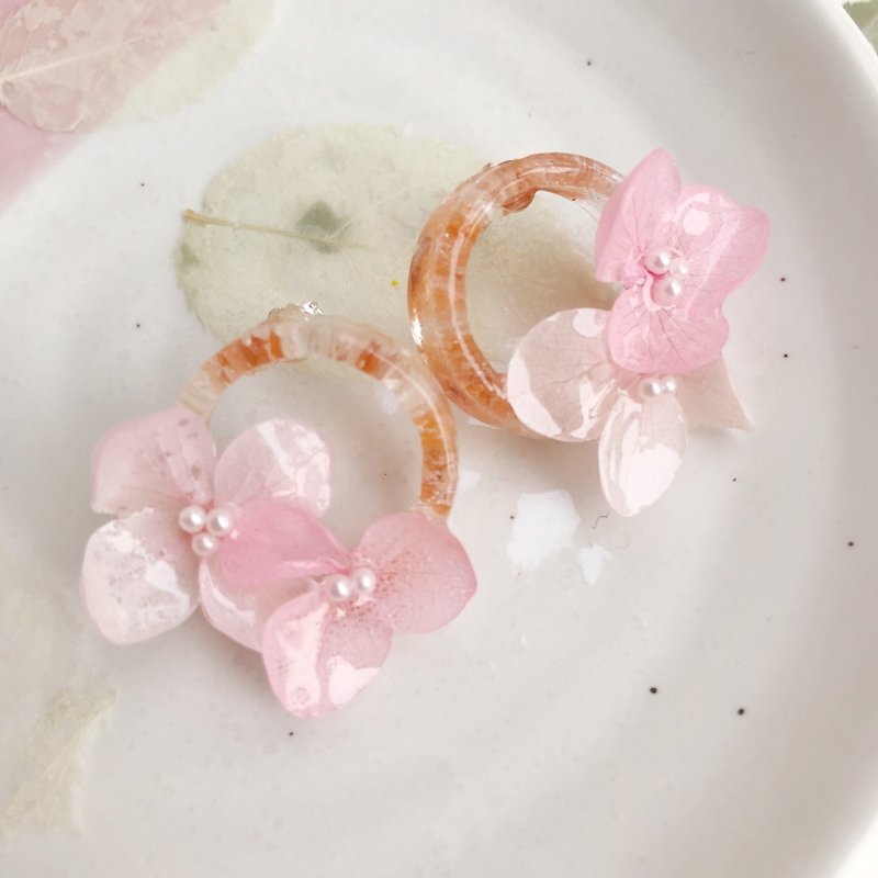Real flower Pink Hydrangea and baby's breath Earrings S925 Silver - ต่างหู - พืช/ดอกไม้ สึชมพู