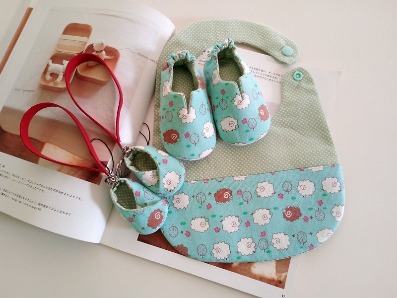 Lake Green sheep 咩 咩 wedding gift baby shoes + bib + good pregnancy shoes strap - Keychains - Cotton & Hemp Green
