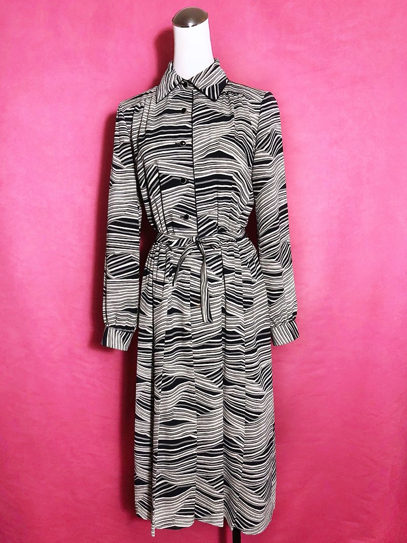 Irregular striped long-sleeved vintage dress / brought back to VINTAGE abroad - ชุดเดรส - เส้นใยสังเคราะห์ หลากหลายสี