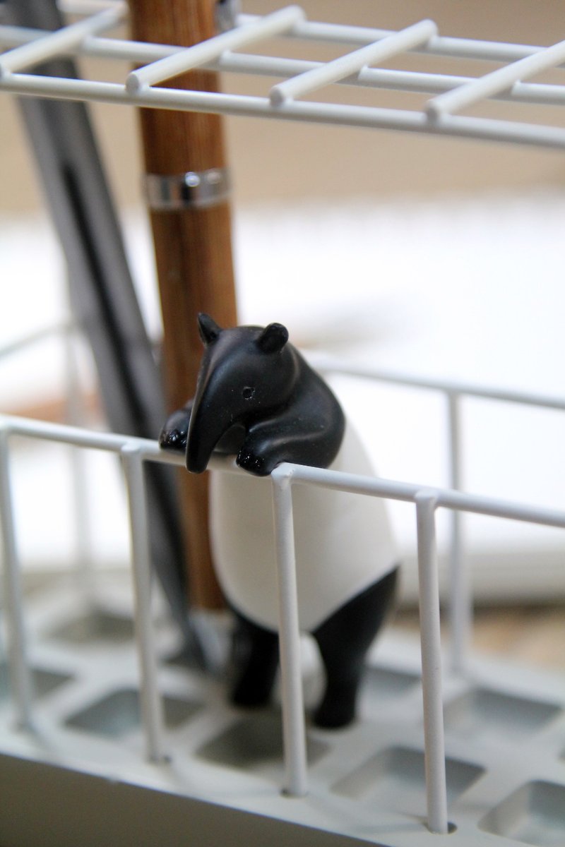 SUSS-日本Magnets動物監獄造形筆筒/文具收納架(馬來貘) - 筆筒/筆座 - 其他材質 灰色