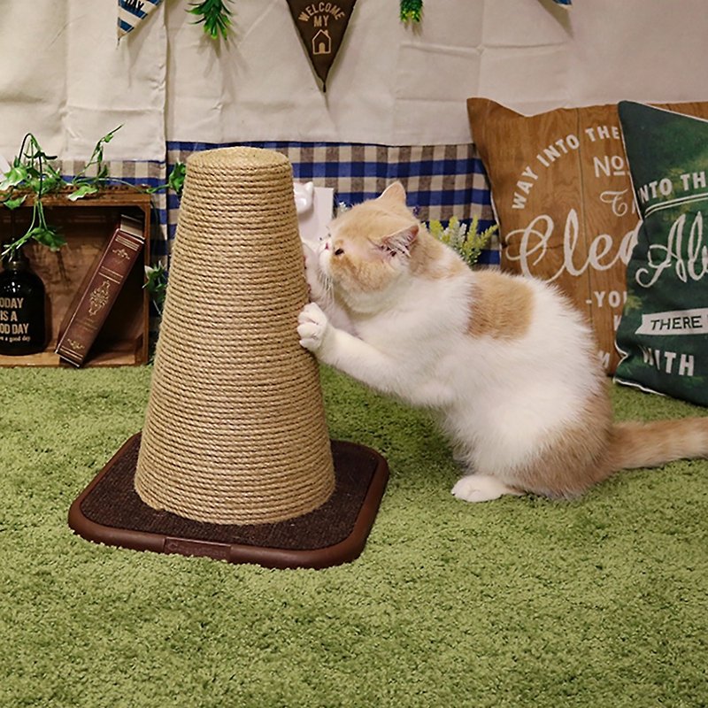 [Japanese] cat scratched CattyMan triangular pyramid game Linen rope - Scratchers & Cat Furniture - Cotton & Hemp Khaki