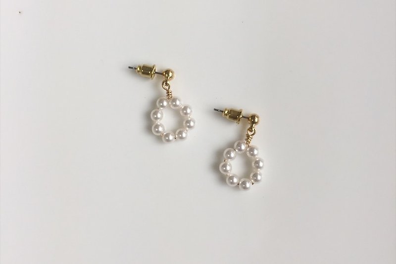 真珠の花輪真珠のイヤリングの真鍮製の花輪形状 - ピアス・イヤリング - 宝石 ホワイト