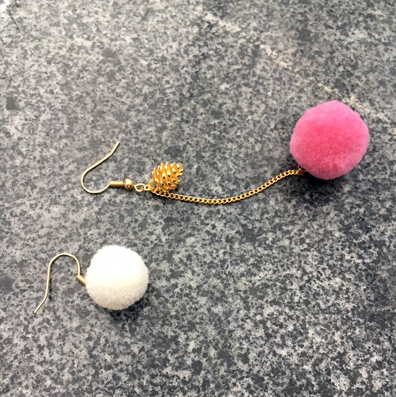 Can change the clip - small pine cone - hair ball cute mix and match the long chain earrings - Sakura cotton - สร้อยคอยาว - โลหะ สึชมพู