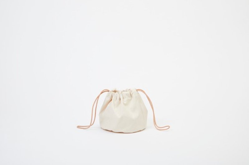 巾着 キャンバス ナチュラル ｜ レディース メンズ 帆布 ポーチ 牛革 白 生成り ギフト プレゼント - 化妝包/收納袋 - 棉．麻 