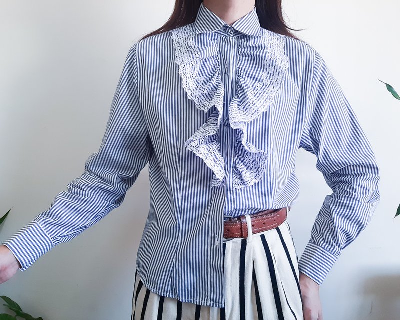 NARA CAMICE Blue White Ruffle Striped Cotton Shirt With Lace Ruffle Size M - เสื้อผู้หญิง - ผ้าฝ้าย/ผ้าลินิน สีน้ำเงิน