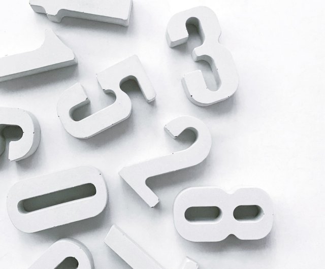 デジタルセメントの立体文字 粘土を使用した純粋なグレーのセメント文字は スタンドに固定でき 英字と一致させることができます ショップ Ninan セメント手作りワークショップ 置物 Pinkoi