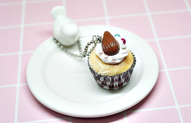 ➽黏土系列-奶油杯子蛋糕-掛飾 #包包配件# #交換禮物# #可改鑰匙圈# - 其他 - 黏土 咖啡色