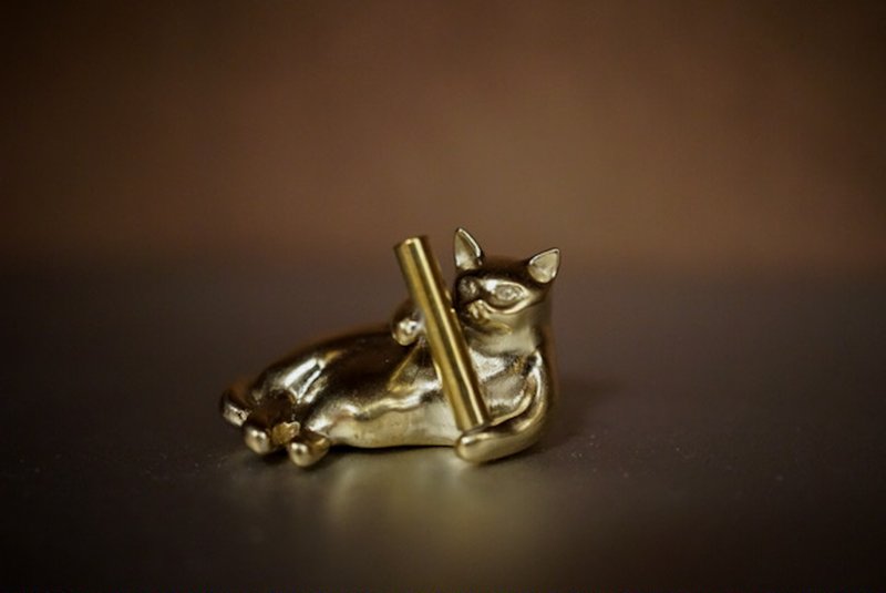 Handmade metalwork customized I Bronze lazy cat incense sticks holder - น้ำหอม - ทองแดงทองเหลือง สีทอง