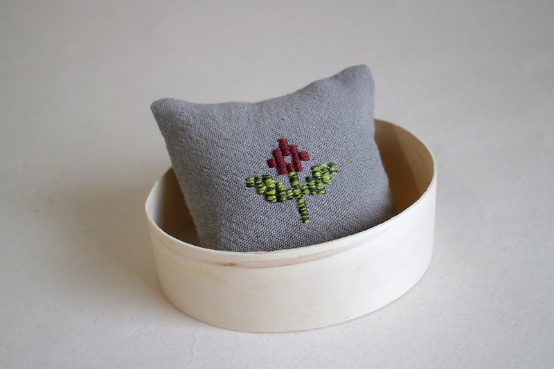 縫紉道具 手工刺繡針插 一朵花