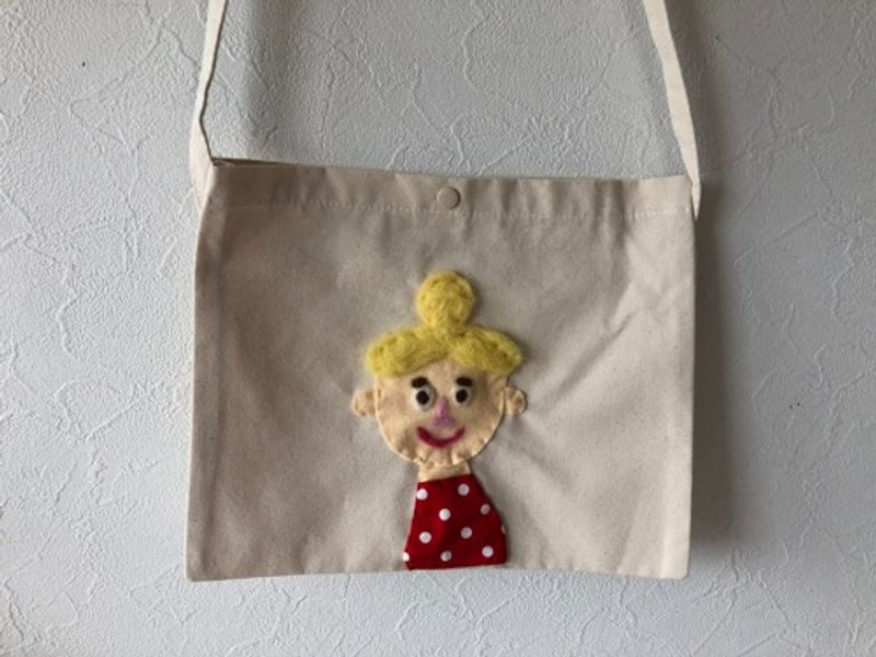 名前刺繍入り サコッシュ - 側背包/斜背包 - 羊毛 白色