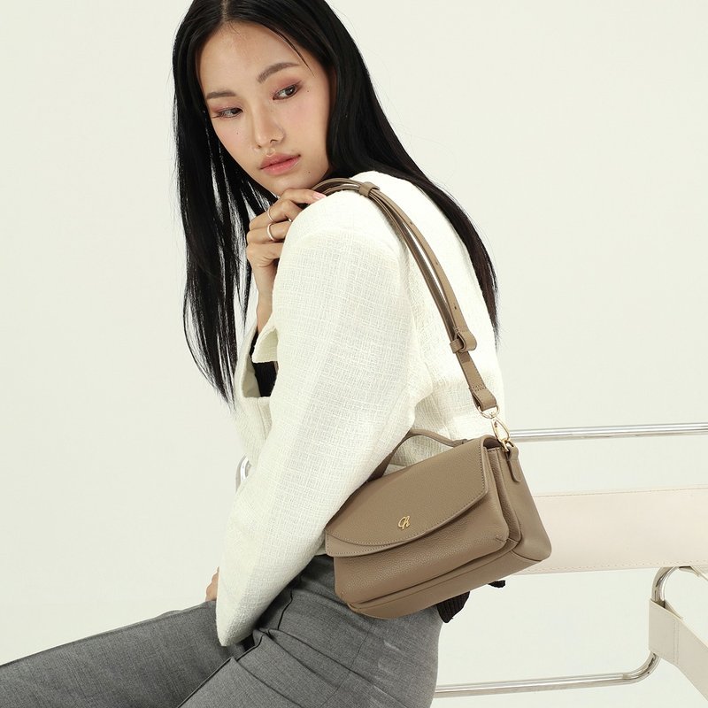 Megan (Peanut):  Crossbody bag, Cow leather, Brown, Light weight, Mini bag - 手提包/手提袋 - 真皮 卡其色