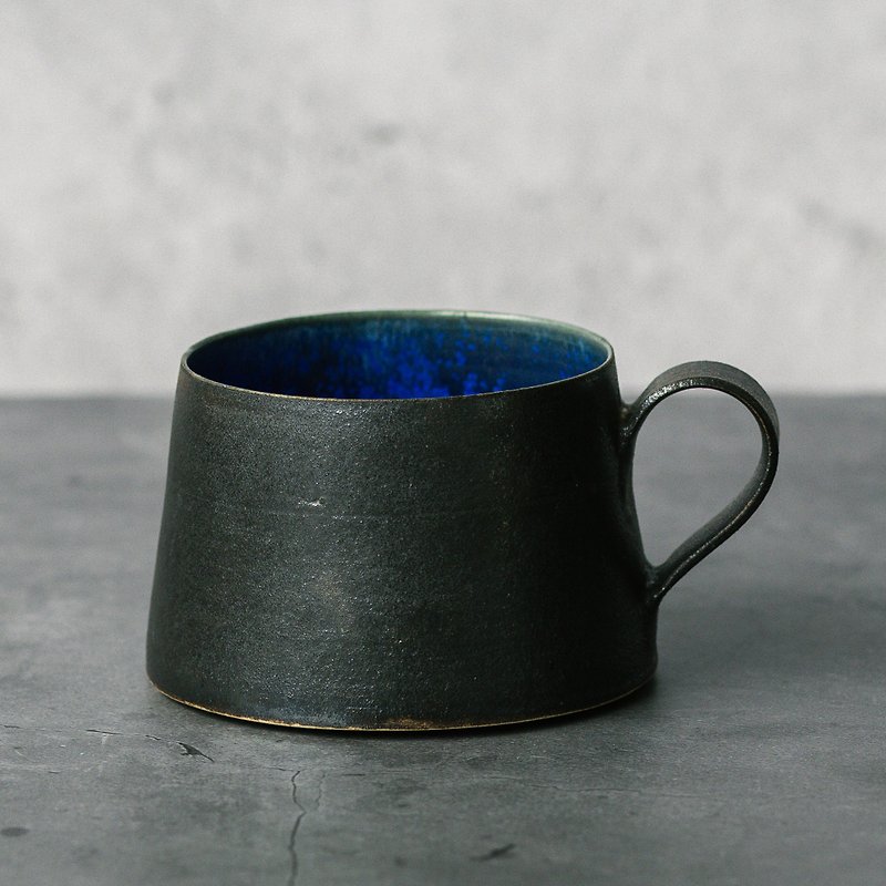 夜幕星河-寶藍結晶+曜黑雙釉 薄胎茶/咖啡杯 (矮款) - 杯/玻璃杯 - 陶 多色