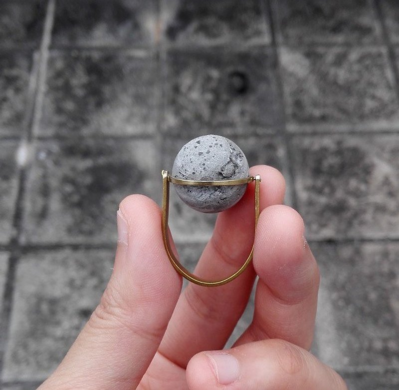 [Mush] Spherical Concrete Brass Ring - General Rings - Other Metals Multicolor