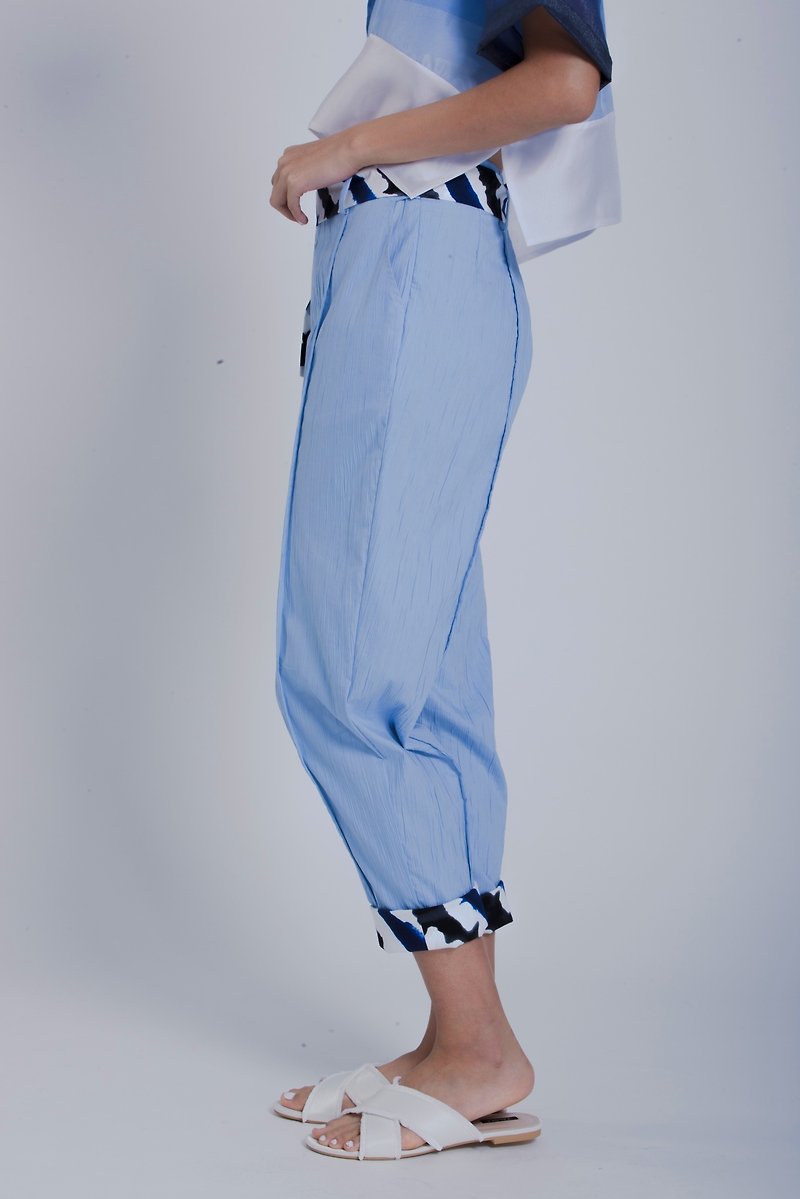 YIBO/淺藍反摺長褲(含腰帶) - 女長褲 - 其他材質 藍色