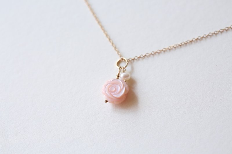 Lovely rose natural rose powder shell 14kf necklace │ birthday gift petty natural stone - สร้อยคอ - เครื่องเพชรพลอย สึชมพู