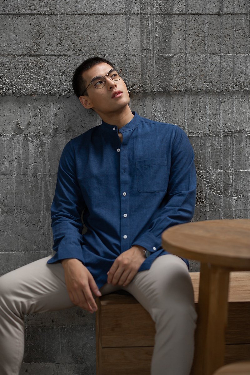 JUN Indigo Dye Hand Woven Cotton Banded Collar Long Sleeve Shirt (Navy) - 男襯衫/休閒襯衫 - 棉．麻 藍色