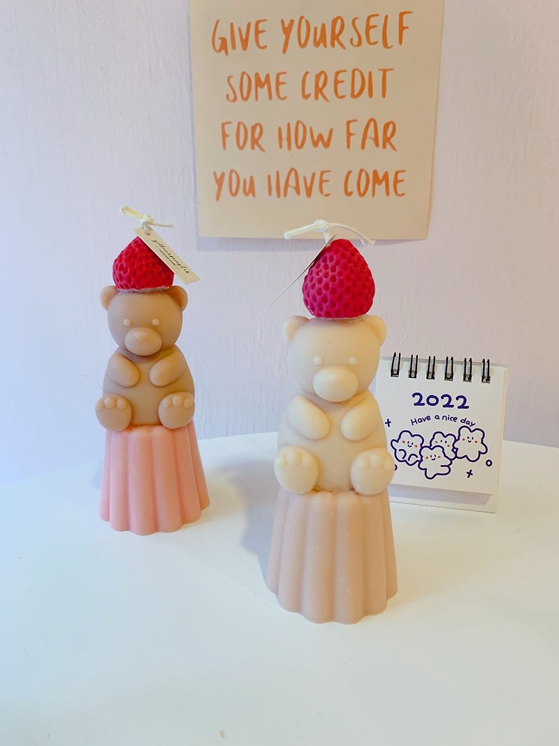 Clillo Strawberry Bear Candle - Fragrances - Wax Multicolor