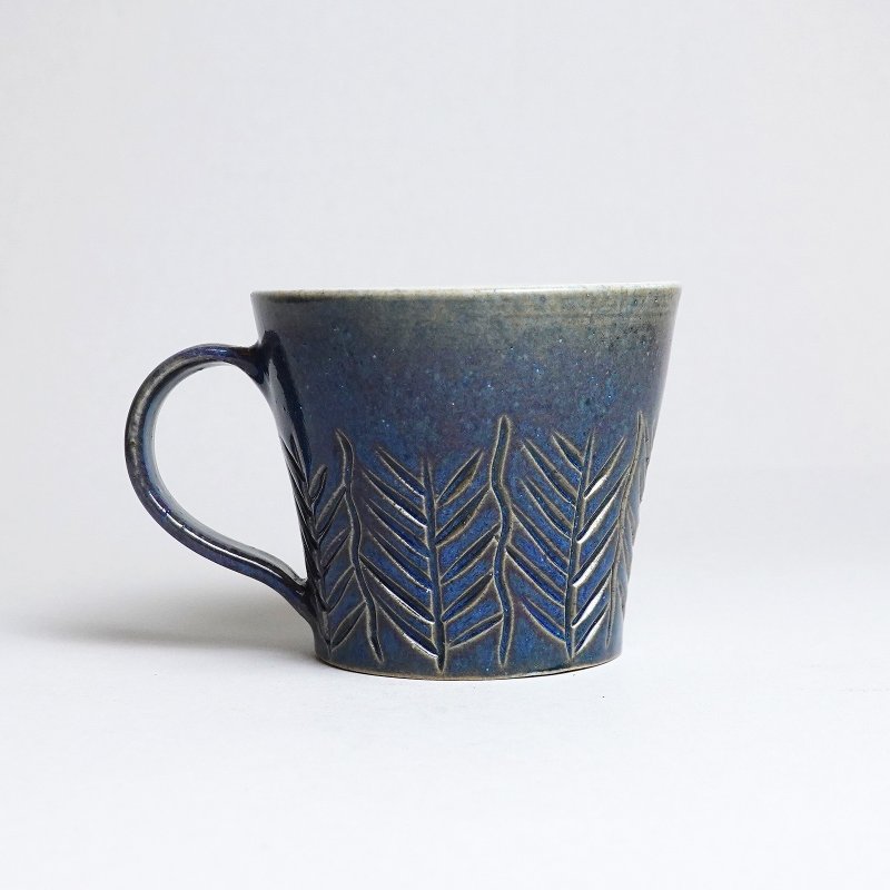 Mingya kiln l firewood special glaze engraved handle cup grass pattern coffee cup water cup pottery cup pottery - แก้วมัค/แก้วกาแฟ - ดินเผา สีน้ำเงิน