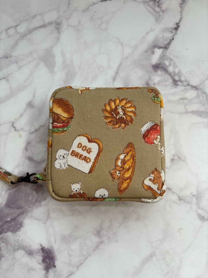 Exchange gifts at the end of the year. Traveling. The home of power bank. Tofu storage bag - กระเป๋าใส่เหรียญ - ผ้าฝ้าย/ผ้าลินิน 