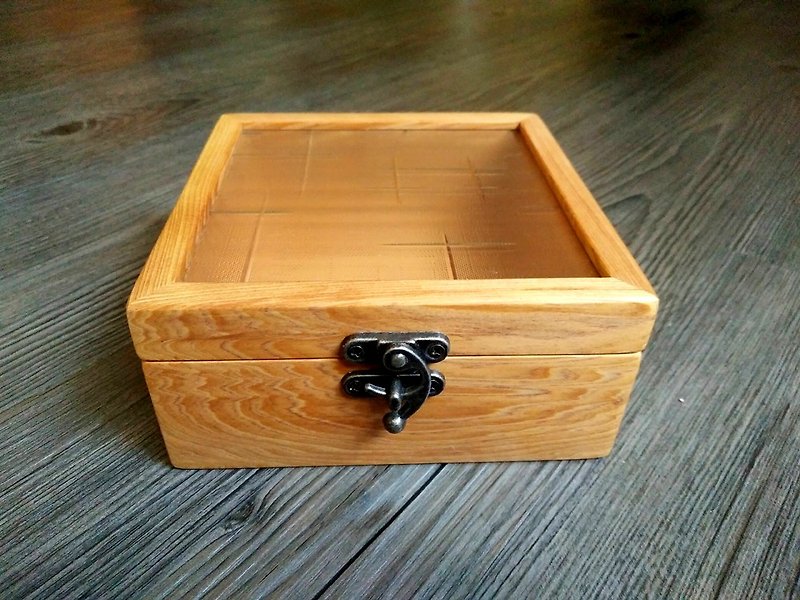 台灣檜木+老窗花十字星玻璃 小方盒 - 收納箱/收納用品 - 木頭 咖啡色