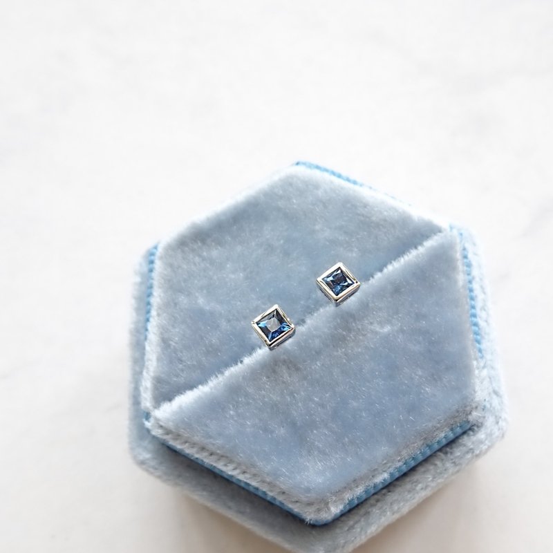 Blue Sapphire Square Princess Cut 18K White Solid Gold Stud Earrings  c-0.347ct - ต่างหู - เครื่องเพชรพลอย สีน้ำเงิน
