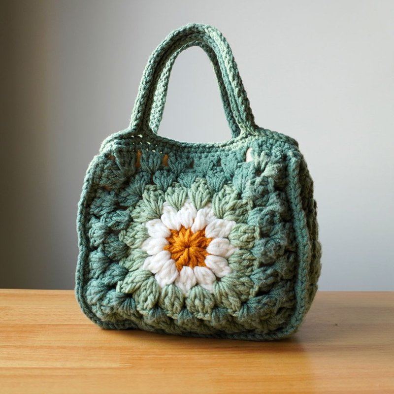 Daisy handbag/milk cotton woven bag crocheted handbag with inner lining and inner pocket magnetic buckle - กระเป๋าถือ - ผ้าฝ้าย/ผ้าลินิน สีเขียว