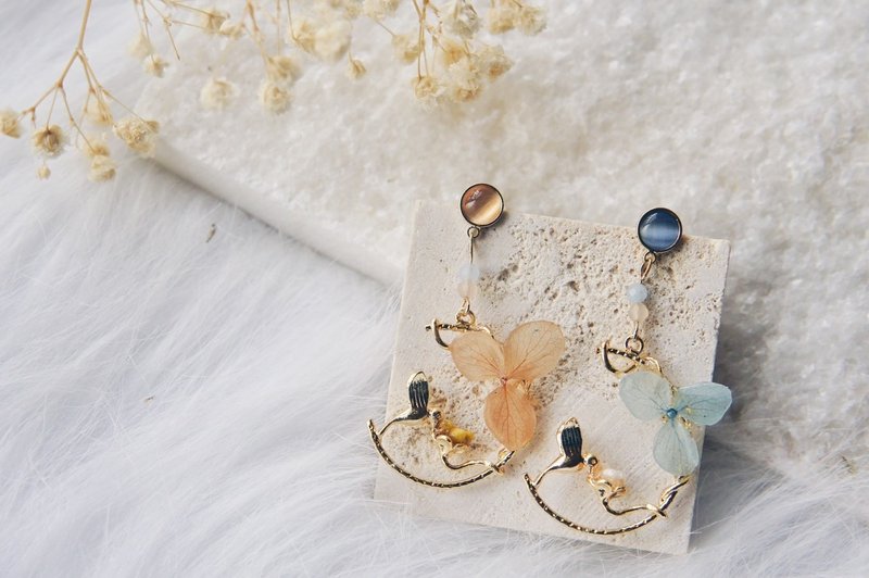 [Birds and Flowers 2] Dried Flowers-Hydrangea/Earrings/ Clip-On/ Silver/Orange Blue - ต่างหู - เงินแท้ สีน้ำเงิน